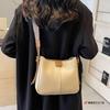 Textured Retro Bag Women's New Popular Wide Shoulder Strap Messenger Bag Fashion Explosion Commuter Bucket Shoulder Bag