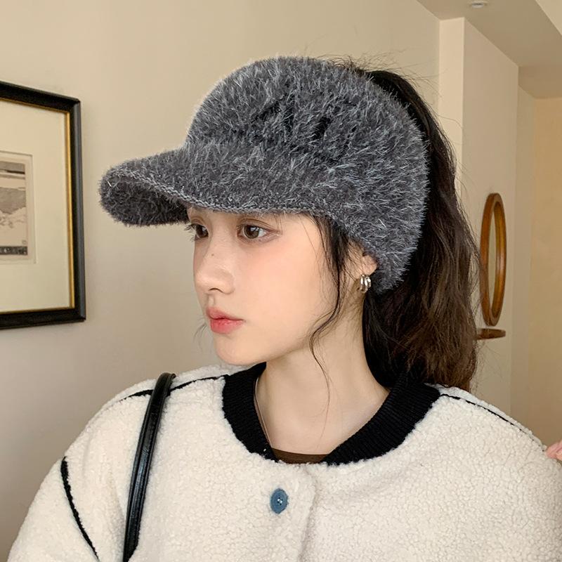 New Winter Plush Ear Protecting Peaked Cap for Women Korean Style Versatile Empty Top Ponytail Warm Baseball Hat