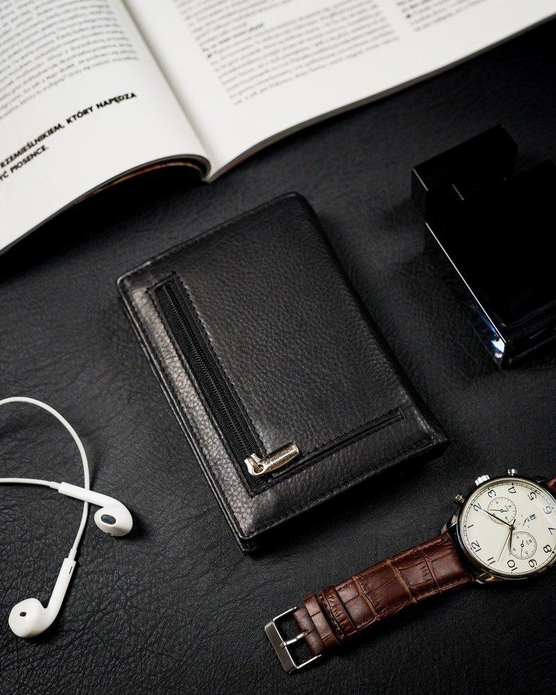 Stylish men's wallet made of genuine leather, black, RFID protection - Rovicky