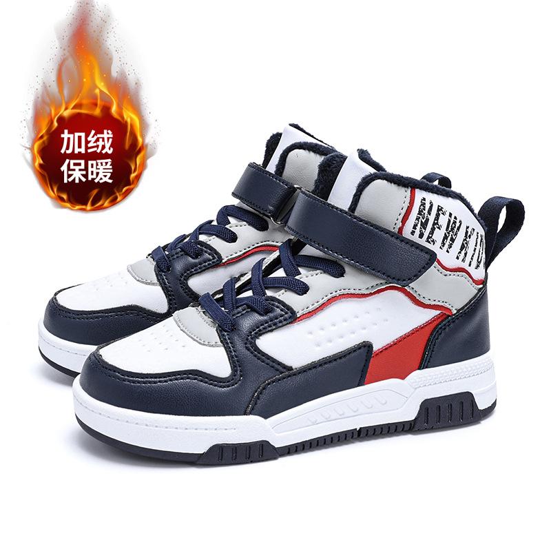 Детская повседневная обувь для скейтборда зима 2025 для мальчиков корейская версия высоких велюровых термоботинок обувь для занятий спортом на открытом воздухе для детей среднего и старшего возраста для девочек