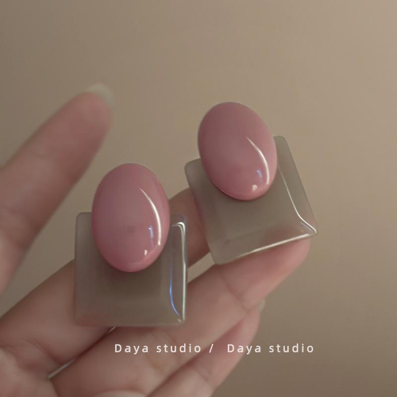 Геометрические серьги Niche French Retro из смолы с контрастной цветной строчкой