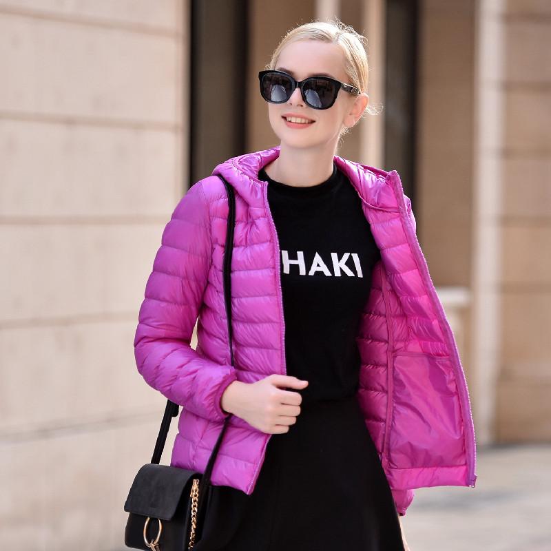 Женская осенне-зимняя легкая куртка на утином пуху с шапкой, тонкая куртка больших размеров
