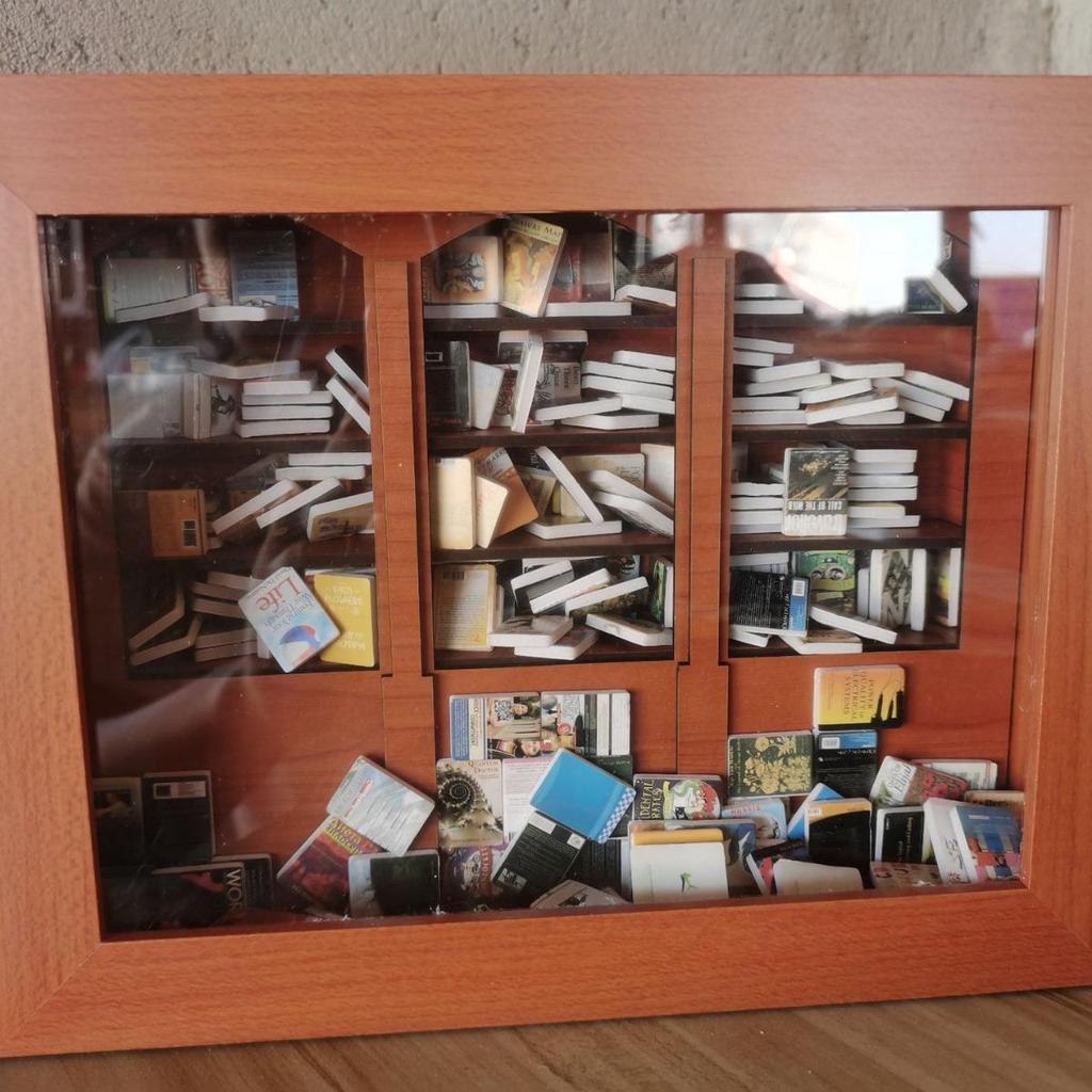 American Creative Anti-Anxiety Bookshelf Ornament – Shake Away Anxiety with This Relaxing Gift