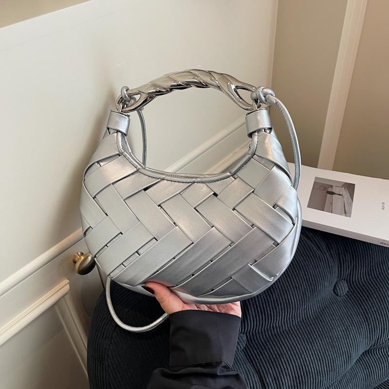Niche design portable woven bird's nest bag 2026 new fashion portable crescent bag shoulder bag