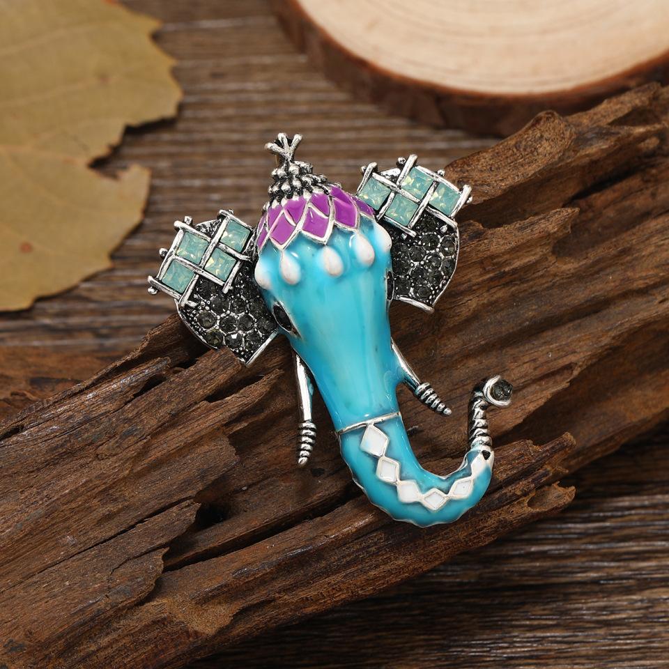 Lucky Auspicious Enamel Elephant Brooches for Women Classic Crystal Animal Metal Brooch Pins Personality Jewelry Gifts