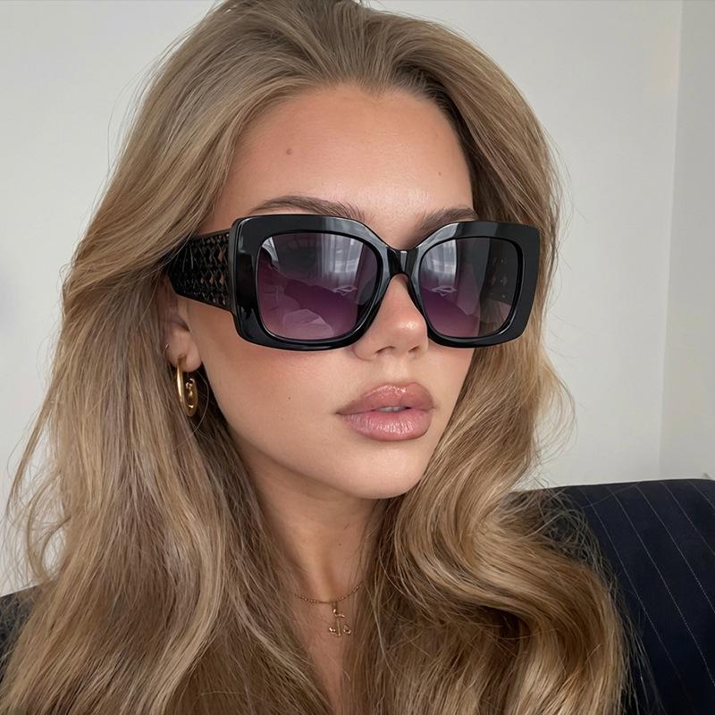 Large Frame Women's Avant-Garde Square Sunglasses with Printed Legs - Trendy Fashion