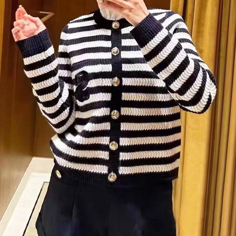 Женский полосатый вязаный кардиган с воротником «лепесток лотоса» на осень/зиму 2023 года - Элегантный шерстяной свитер в стиле «маленький аромат»