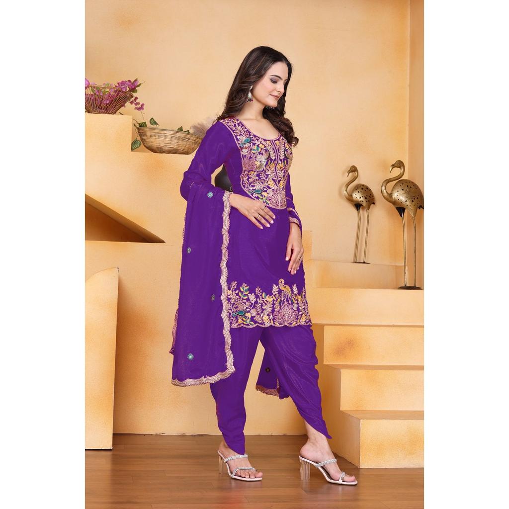 Представляем новый дизайнерский вышитый костюм дхоти с вышивкой в виде последовательности кодирования.