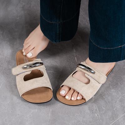 Красивые однословные шлепанцы с мягкой подошвой и противоскользящим покрытием для пляжа, женская уличная обувь, лето 2025, новые крутые шлепанцы на липучке