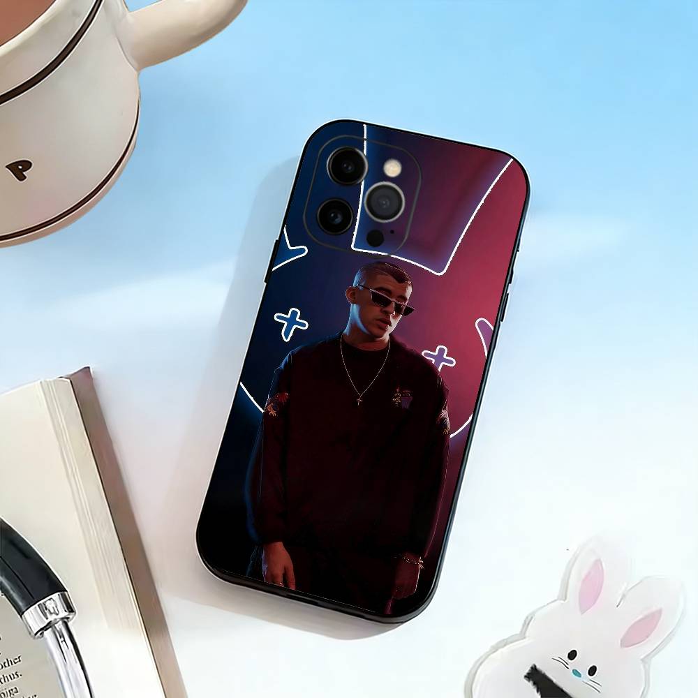 Мужской певец - Bad Bunny Чехол для телефона для iPhone 17,16,15,14,13,12,11 Plus,Pro Max,XS,Мягкий силиконовый черный чехол
