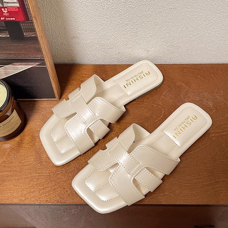 Ретро Сяосянфэн шлепанцы на плоской подошве для женской летней носки 2025 весенне-летние новые модели, пляжные крутые шлепанцы на одной педали для женщин