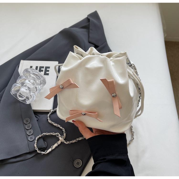 Premium Sense of Foreign Style Small Bag Women's 2025 New Versatile Chain Messenger Bag Super Fire Niche Bow Bucket Bag