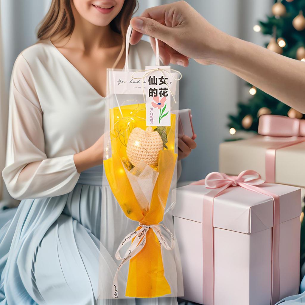 Завершенный букет тюльпанов крючком с легким искусственным декоративным украшением для центральной части стола