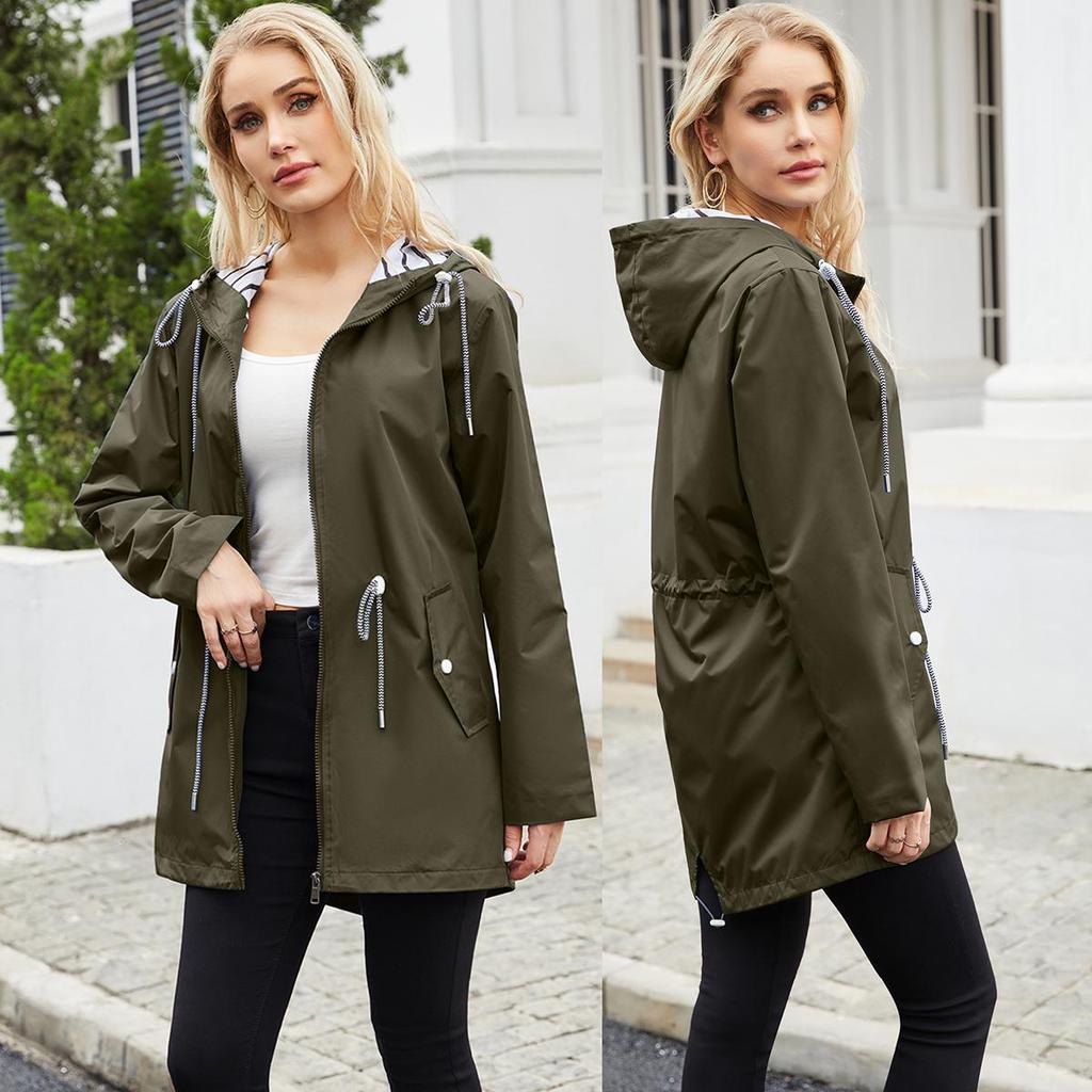 Женские ветровки с капюшоном. Водоотталкивающая ветровка в полоску с кулиской. Длинные рукава. Большой свободный плащ. Молния средней длины. Ветрозащитные куртки.