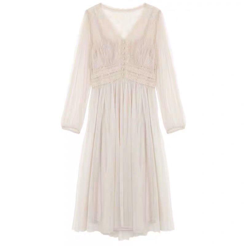 Кружевное летнее платье на пуговицах с длинными руковами