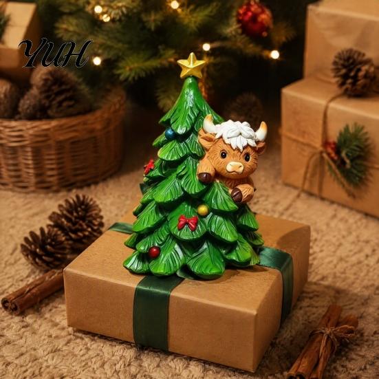 Holiday Tabletop Centerpiece Christmas Highland Cow Stocking Figurine, Xmas Tree Cattle Resin Figurine Statue, Animal Sculpture for Desktop Decoration