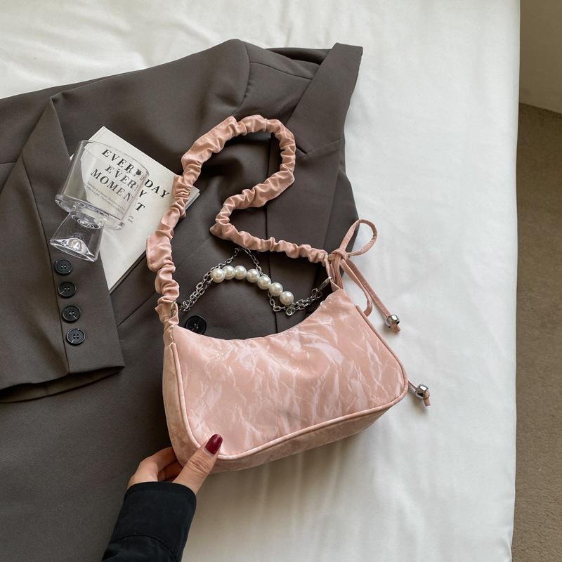 Сумка-багет с высокой стоимостью, плиссированная сумка под мышкой, женская, лето 2025, новая сумка через плечо, модная сумка-багет с жемчужной цепочкой