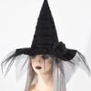 Черная большая остроконечная черная шляпа для взрослых и подростков, которая выделяется на вечеринках в честь Хэллоуина. Шляпа ведьмы
