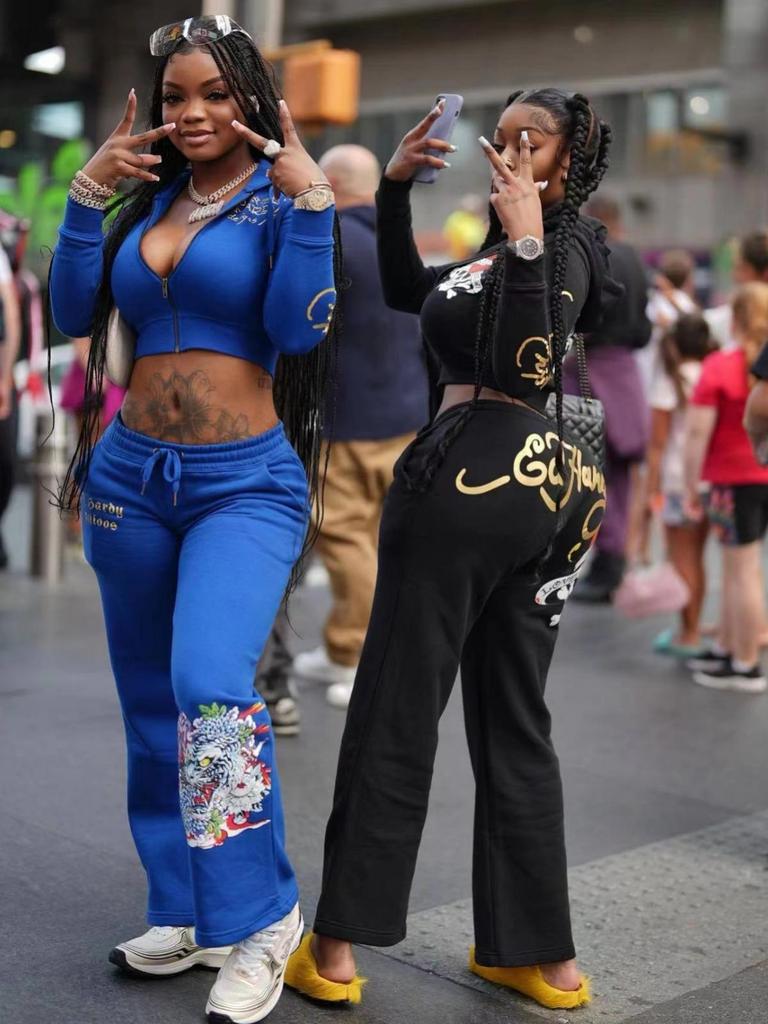 Европейский и американский женский повседневный костюм-двойка с уличным принтом 2024 года — разноцветный комплект Girlfriend