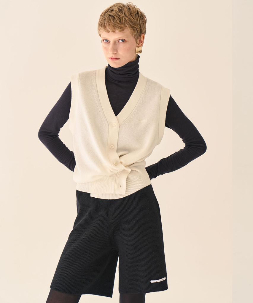 GRIDAJ Minimal Merino Wool Bermuda Knit Pants _ Black