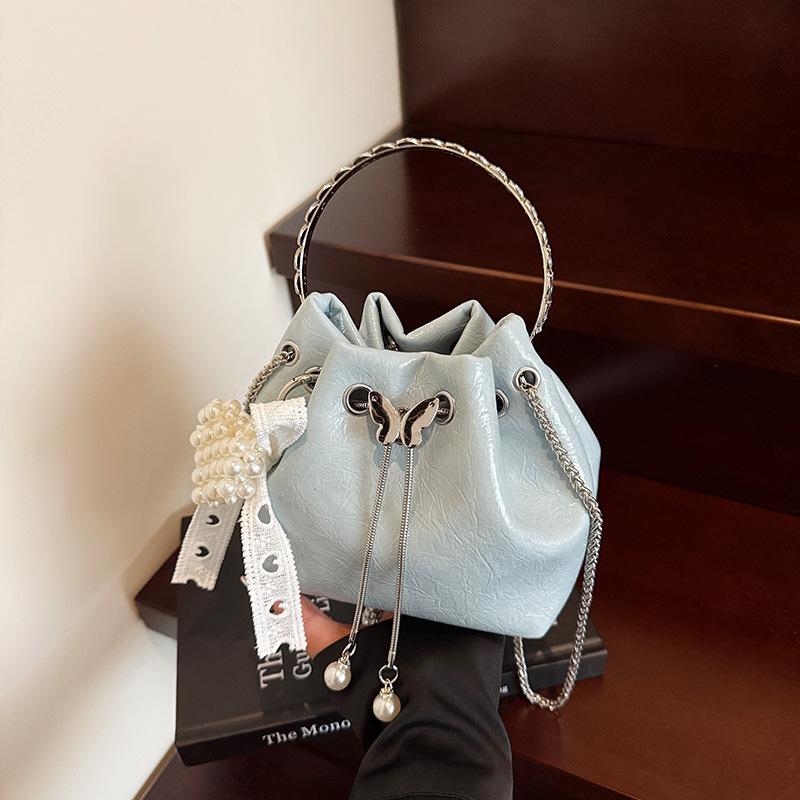 Нишевая дизайнерская сумка женская 2025 новая летняя модная портативная сумка-ведро, универсальная сумка-мессенджер на цепочке для通勤