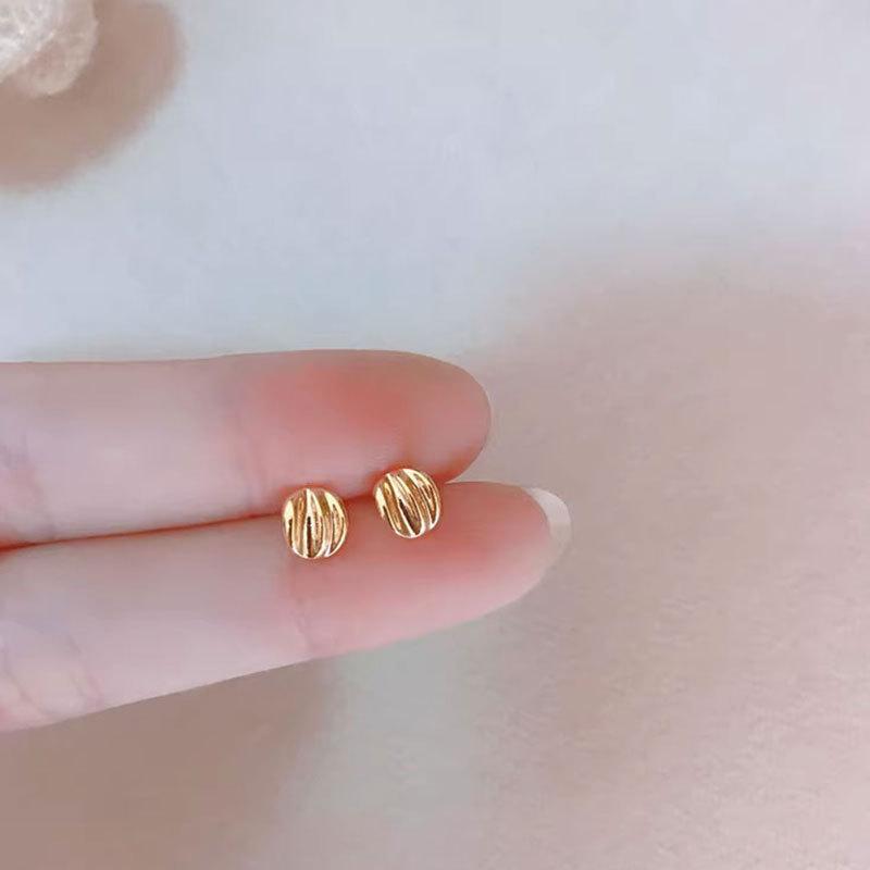 Серьги-гвоздики из ракушек для женщин, новые модные серьги, маленькие и изысканные, темпераментные, легкие и роскошные