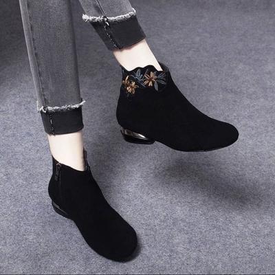 Женские короткие ботинки с круглым носком, новые осенне-зимние, вышитые, в стиле ретро, на плоской подошве, повседневные модные ботинки