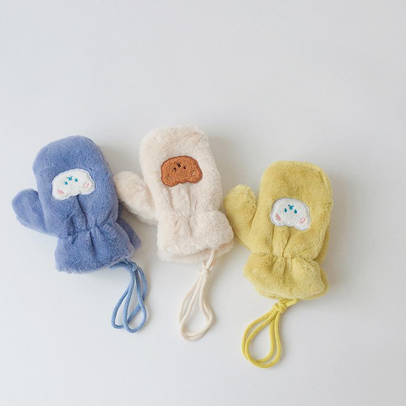 1 пара детских перчаток для мальчиков и девочек, модные варежки с мультяшным медведем для малышей, уличные теплые перчатки, зимние аксессуары для детей