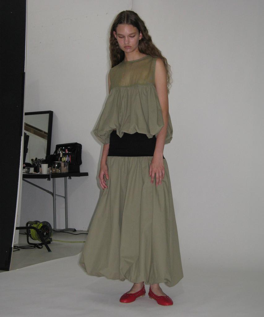 PARTIMENTO WOMEN Sleeveless Puff Blouse_Light Khaki