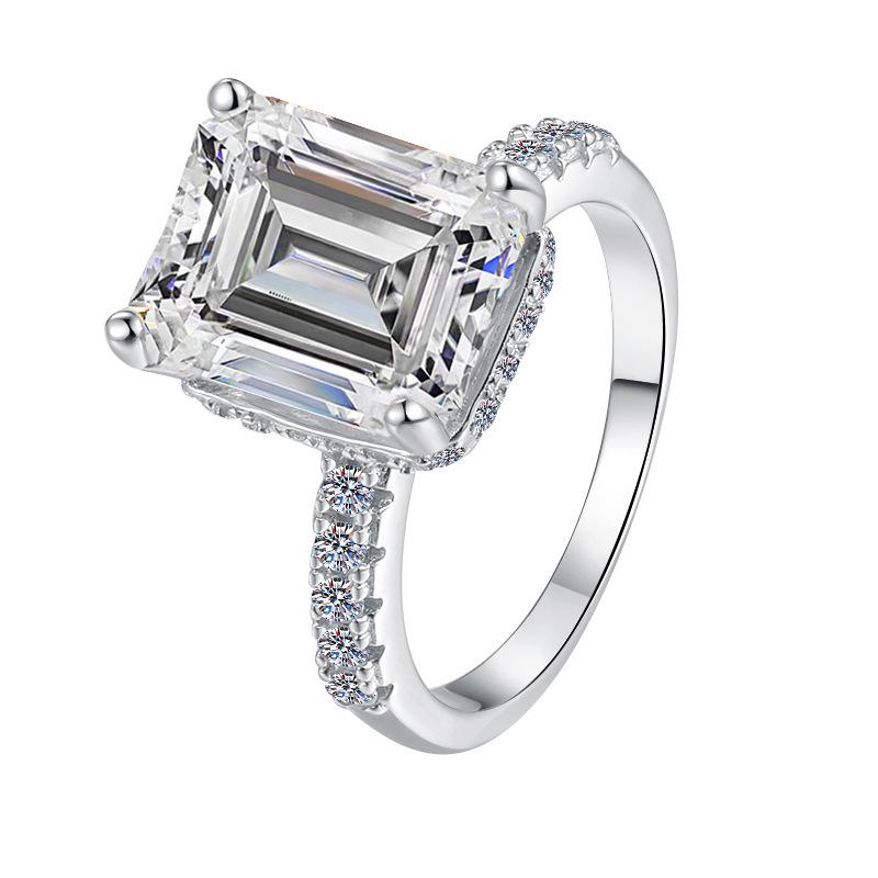 European-American 5ct Emerald Cut 10ct Moissanite GRA Ring in S925 Sterling Silver