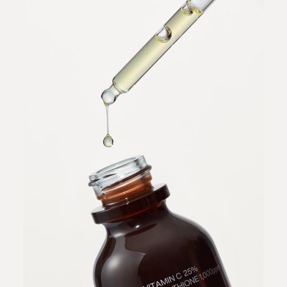 Iope Тонизирующая ампула с витамином С Gluta 23 г (3 варианта)