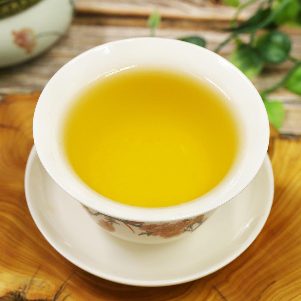 Насыщенный, ароматный чай. Вкус цветочный, с ароматами грецких орехов