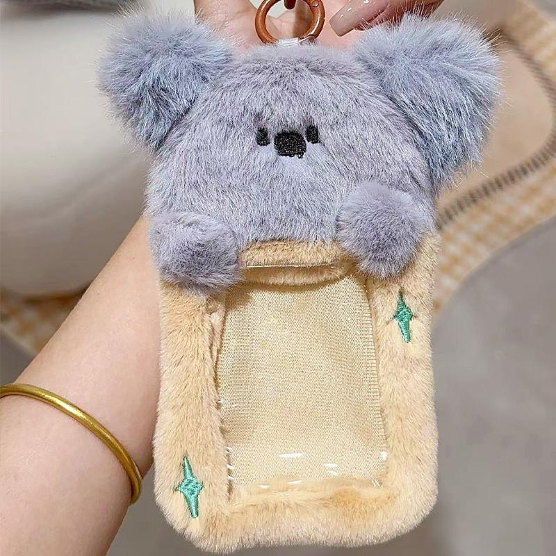 Очаровательный плюшевый брелок-подставка для карт в виде коалы, ленивца и ежика, аксессуар для студентов.