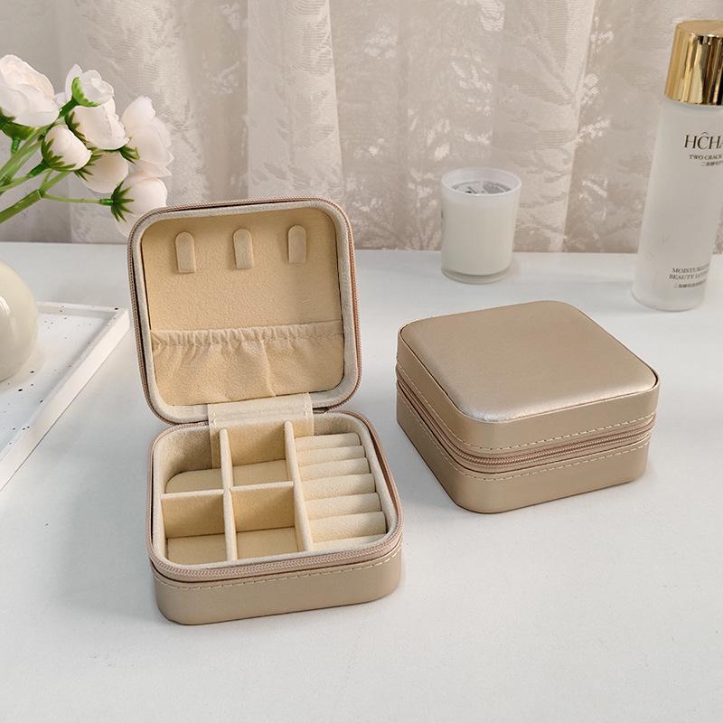 Компактный дорожный футляр для ювелирных изделий: Мини-хранилище для серег, ожерелий, колец