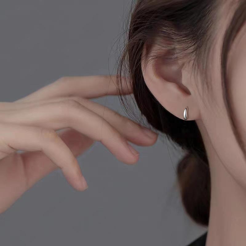 925 Silver Water Drop Ear Studs Women's Cold Style Niche Design Simple and Compact Geometric Glossy Earrings
