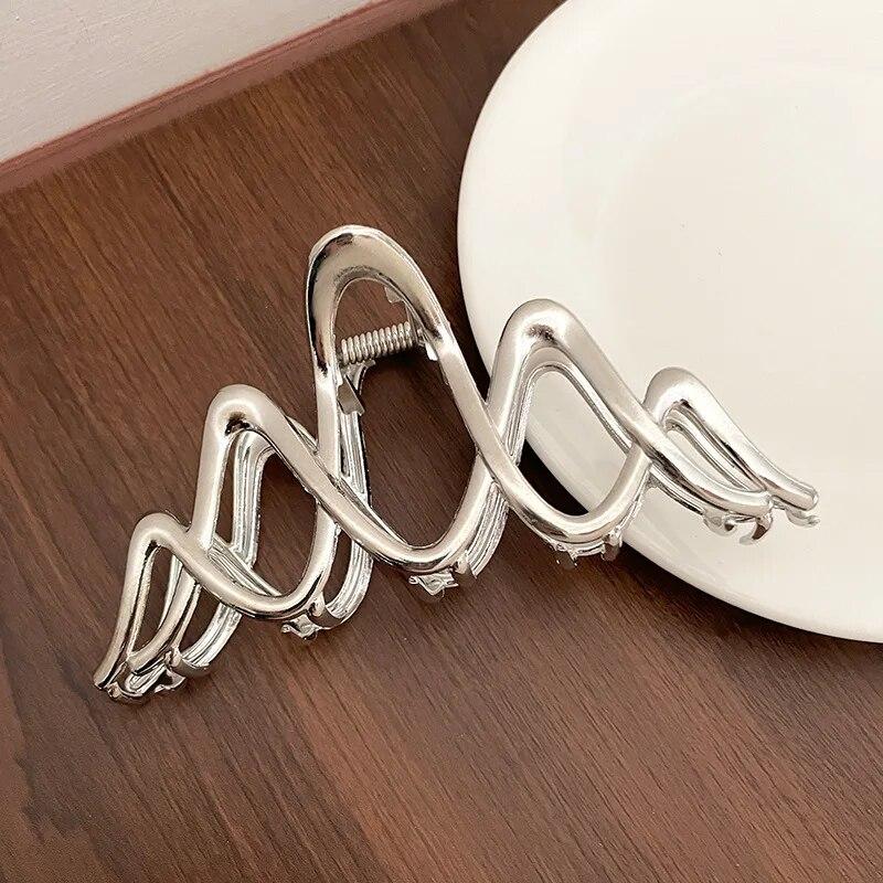 Elegant Geometric Wave Metal Gold Silver Hair Claw Clip For Women Accessories Large Punk Crab Jaw Clamps Hairgrip Headdress 2023