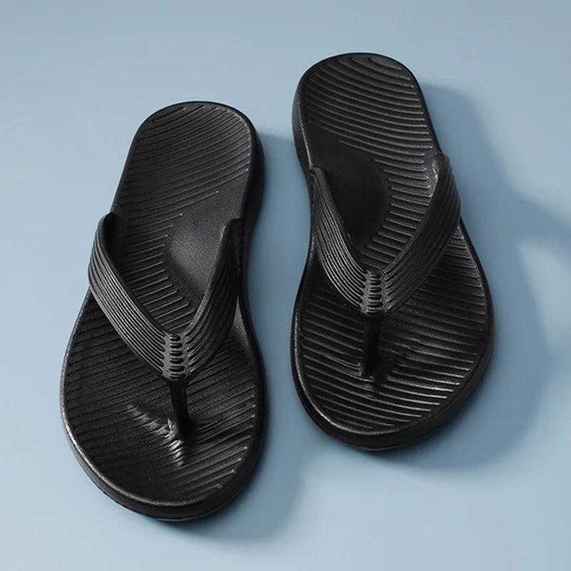 Модные легкие пляжные шлепанцы из ЭВА для женщин Лето 2025 Мягкая подошва Вьетнамки с перемычкой между пальцами Женские комфортные Нескользящие тапочки для ванной