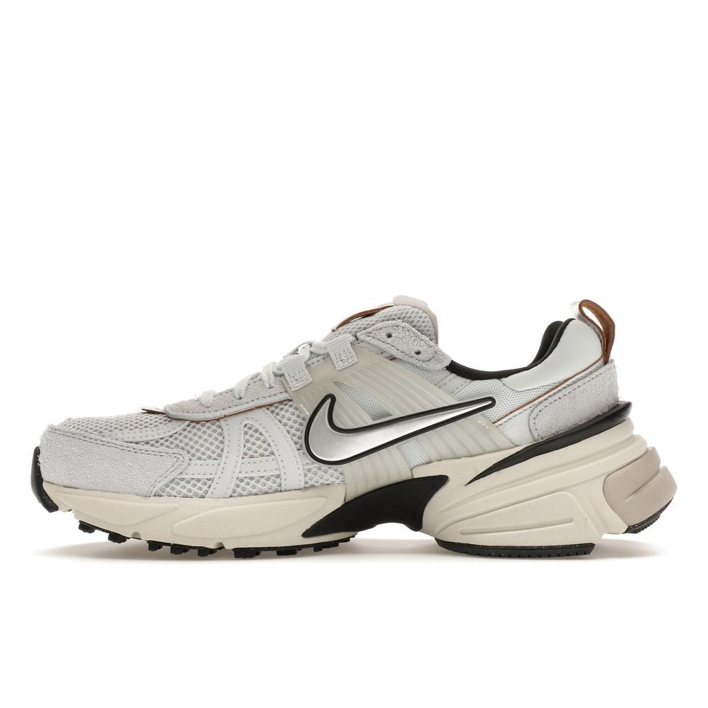 Nike Женские кроссовки V2K Run Pure Platinum Chrome Серый платиновый оттенок Light-Bone FN6703-002