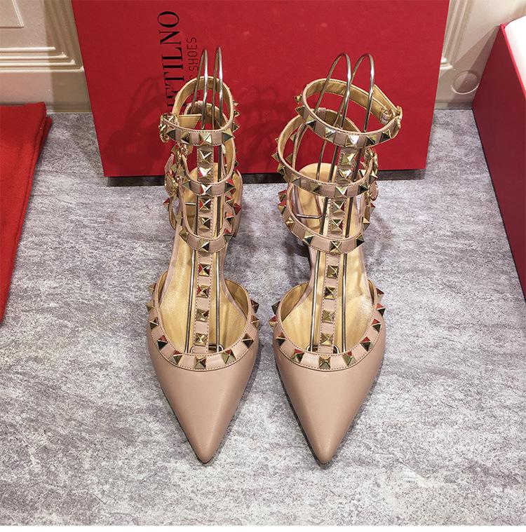 В том же стиле, что и Star. Женские босоножки на низком каблуке с заклепками. Классические туфли с острым носком на высоком каблуке. Модные туфли-лодочки. Удобная повседневная женская обувь.