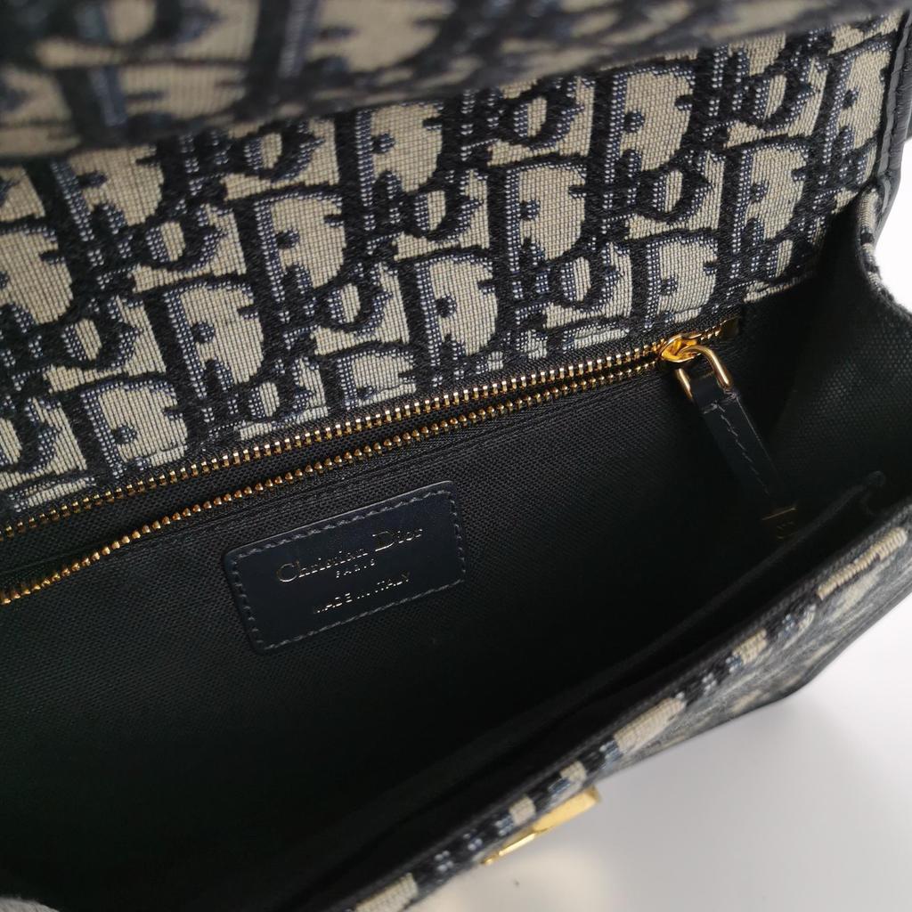 [Pre-Owned] 30 Montaigne Oblique Embroidered Monogram Flap Adjustable Shoulder Strap Montaigne Box Bag Leather Details Large - Good #IT1VG5