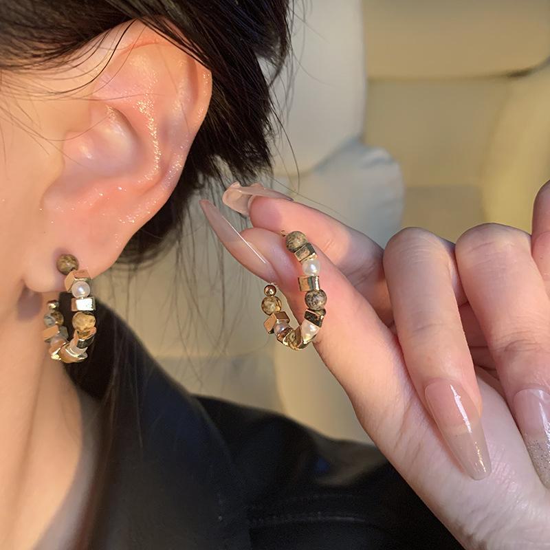 «Элегантные серьги с леопардовым принтом и янтарем с камнями тигровый глаз для женщин — легкие, роскошные и универсальные украшения на осень/зиму»