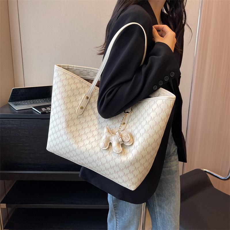 2025 Trendy Light Luxury Women's Large Capacity Commuter Tote Bag for Autumn and Winter