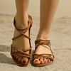 Модные классические коричневые сандалии с перекрестными ремешками женские 2025 лето богемные на плоской подошве пляжная обувь женская легкие туфли для вождения размер 36-43