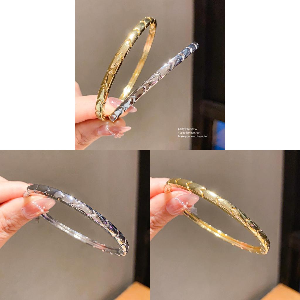 Fashion Stylish Gold Finish Arrow Pattern Wristband For Womens Trendy Accessories