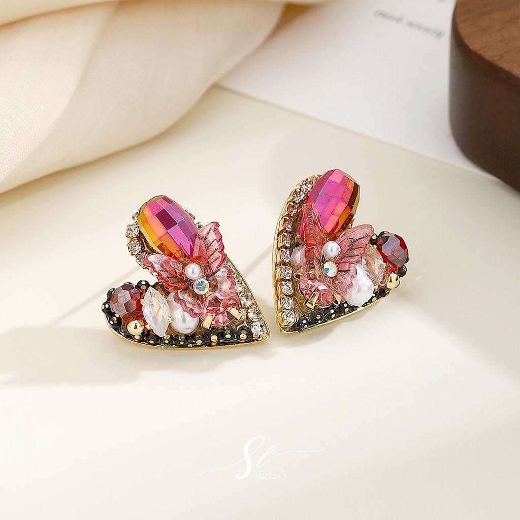 Korean crystal love butterfly stud earrings are gentle, exquisite and small handmade earrings, spring and summer high-end atmosphere earrings.