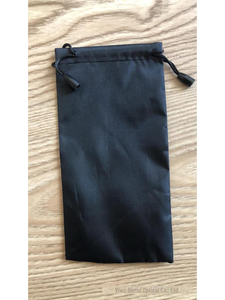 Закажите роскошные футляры для солнцезащитных очков, крючки для салфеток для очков для близорукости, чехлы на молнии, салфетки для протирки экранов телефонов и сумки для очков.