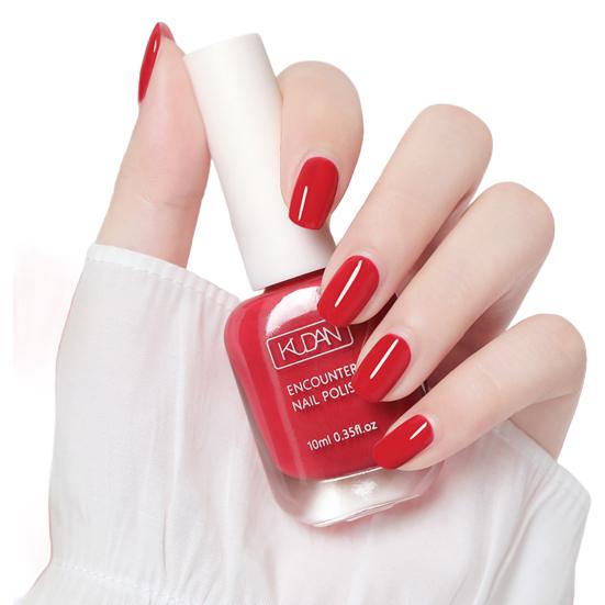 Изысканный лак для ногтей, не вызывающий раздражения, на водной основе, легко окрашивается