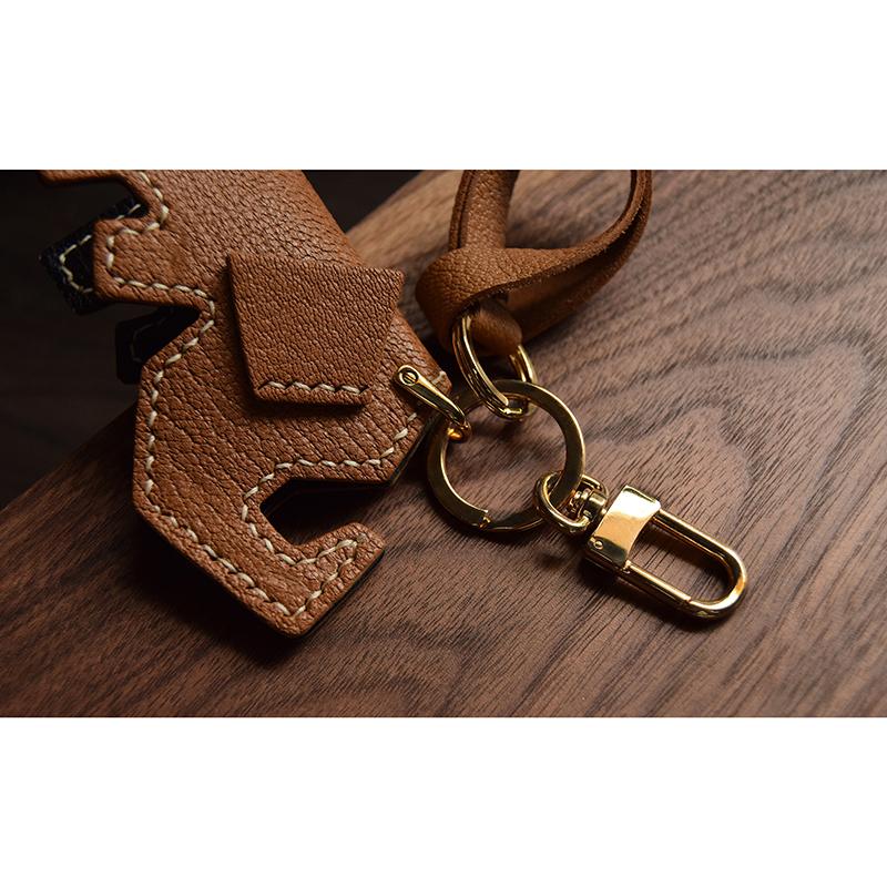 Маленький слоненок, приносящий удачу, сшитый вручную, подвеска для автомобильного ключа из натуральной кожи, креативный подарок, индивидуальный брелок для ключей для мужчин и женщин.