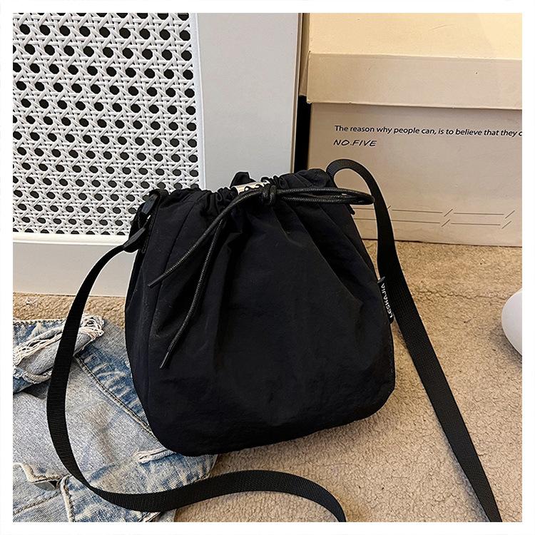 Сумки женские студенческие сумки-ведра легкие спортивные и для отдыха сумки через плечо большой емкости