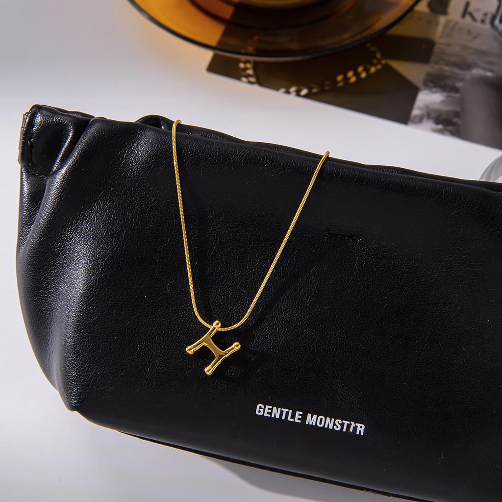 Design sense Classic style 18K gold, letter double layer hollow H home pendant necklace jewelry